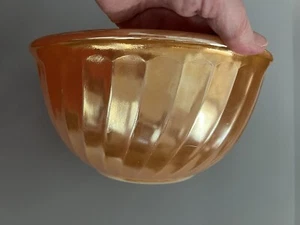FIRE KING 9" Peach Luster Swirl ciotola di miscelazione vintage 1951-1960 - Foto 1 di 5