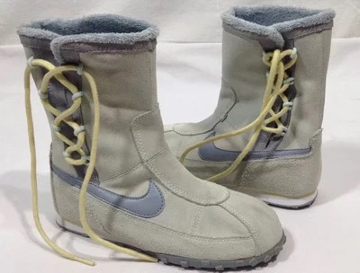 NIKE Botas Sakami Azul Claro Amarillo Lateral Con Cordones Juveniles Talla 3 NUEVAS 314552-301 Foto 1 de 4