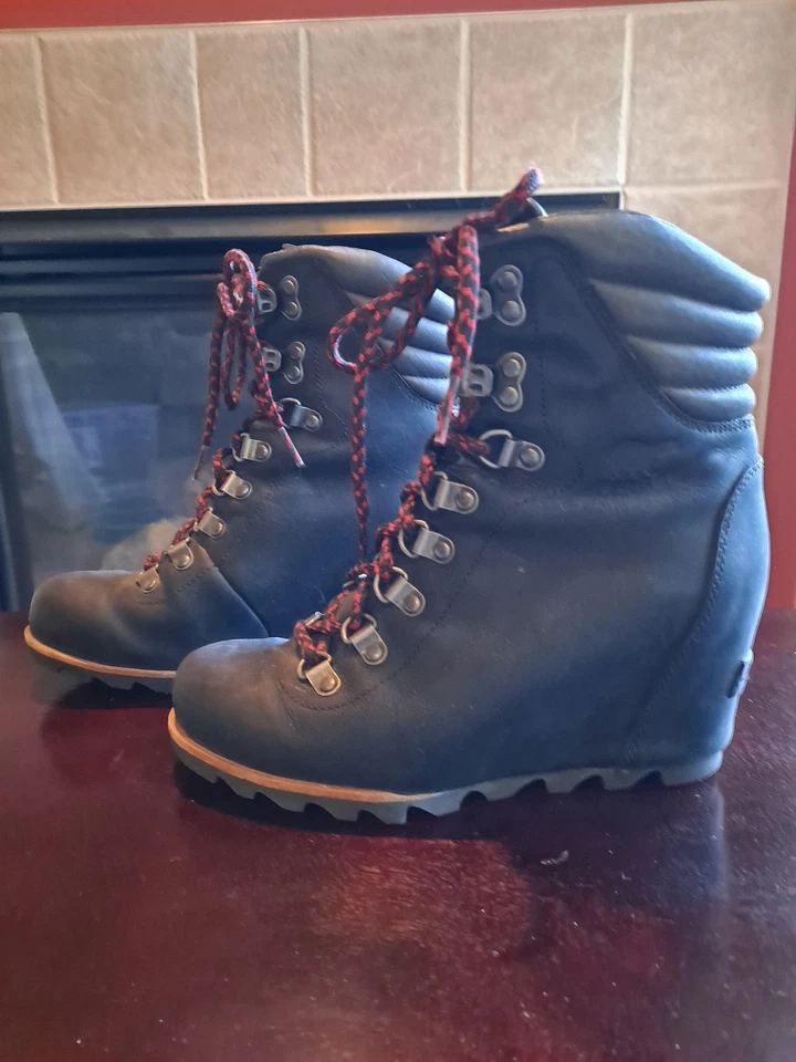 Botas de cuña Sorel Conquest con cordones impermeables de cuero negro/cordones rojos talla 7 Foto 1 de 4