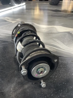 Amortecedor dianteiro 2015-2021 Volkswagen Golf GTI apoio de suspensão LH ou destro 5QM413031E - Imagem 1 de 4