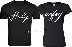 Wifey und Hubby süß Seelenverwandtes Paar passende lustige süße T-Shirts S-4XL - Bild 1 von 4