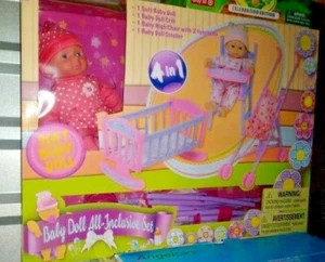 Kid Concepts Babypuppe All Inclusive Set (Puppe, Kinderbett, Hochstuhl & Kinderwagen) - Bild 1 von 3