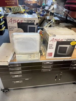 Epson Apex AP1001A IBM PC mit Dos 3.2 Disc Epson AP1020B Bildschirm mit allen Boxen - Bild 1 von 4