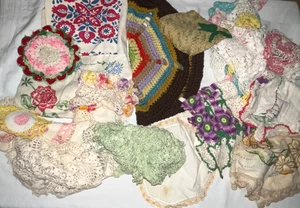 20 Stück Konvolut Vintage Textilien Bettwäsche Stricken Häkeln Deckchen bestickt - Bild 1 von 1