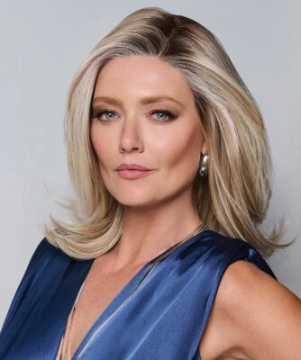 Peruca SHOWRUNNER por RAQUEL WELCH, QUALQUER COR Amarrada à Mão +Frente de Renda, FeatherLite NOVA - Imagem 1 de 4