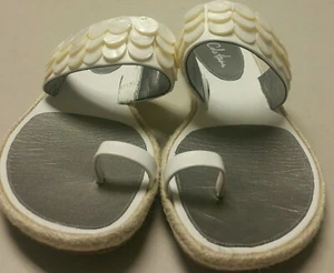 COLE HAAN FLAT WHITE SILVER LEATHER EUC SANDALS WOMENS 7.5 MOTHER OF PEARL DISCS - Picture 1 of 12
