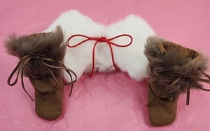 American Girl KAYA'S WINTER ACCESSORIES White Fur Cape, Moccasins - Picture 1 of 8