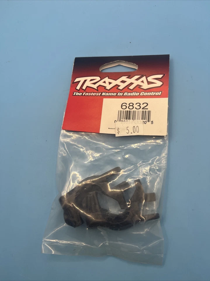 Traxxas 6832 aster blocks (c-hubs), left & right NEW IN PACKAGE TRA6832 (B6) - Image 1 of 1