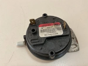 TRANE 1324040501 .15WC PRESSURE SWITCH HONEYWELL IS20126-3270 - Picture 1 of 4