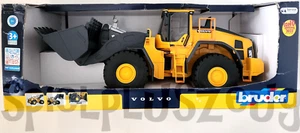 BRUDER Volvo Radlader L260H Baufahrzeug 1:16 - Picture 1 of 4