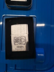 Original * USA Zippo Feuerzeug Neu mit Motiv unbenutzt in OVP gebürstet - Bild 1 von 3