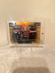 2023 PANINI WWE SELECT GOLD PRIZM SHOTZI 06/10 - Bild 1 von 2