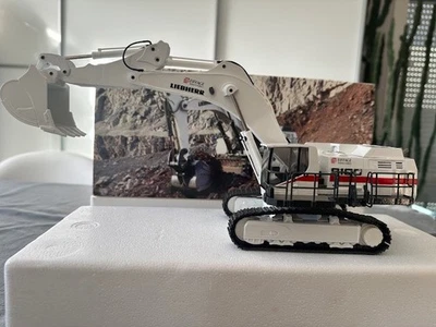 Excavator - Pelle à chenilles - Raupenbagger - LIEBHERR R9100 EIFFAGE - 1:50 - Photo 1/4