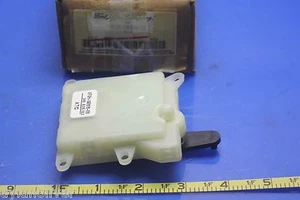 Ford Part NO: XF2Z-19E616-EA Explorer Heat blend Door Actuator - Picture 1 of 4