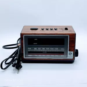 Reloj despertador GE radio AM/FM acabado de grano de madera de colección modelo 7-4601A usado en excelente estado - Imagen 1 de 8