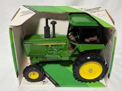 ERTL John Deere Sound Gard MFWD Farm Tractor, Green, Stock #5713, 1/16 - Image 1 of 2