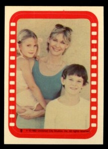 1982 Topps E.T. Extraterrestrial Drew Barrymore Sticker #9 Gertie Elliott *27550