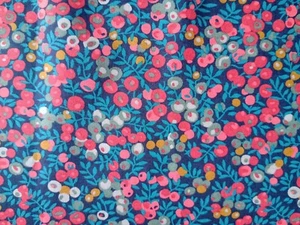 Remnant WILTSHIRE B-40 Liberty of London Tana Lawn cotton approx 67 x 18 cm - Picture 1 of 2