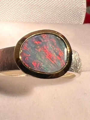 Boulder Opal Roter Fächer Ring in Silber mit teilvergoldeter Fassung - Bild 1 von 4