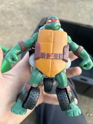 Teenage Mutant Ninja Turtles  Figure to Vehicle Raphael to Stealth Cycle 5.5" - Image 1 of 4