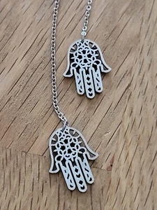 schöne lange Kette mit "Hand der Fatima" Anhängern in Ajour - Modeschmuck - Bild 1 von 5