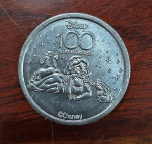 Médaillon pièce Walt Disney World 100 ans des merveilles célébration Blanche Neige WDW - Photo 1/2