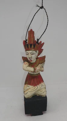 DE COLECCIÓN TALLADA A MANO MADERA HOMBRE TAILANDÉS BALI ESCULTURA FIGURA COLGANTE FIRMADA MC 11.5 Foto 1 de 4