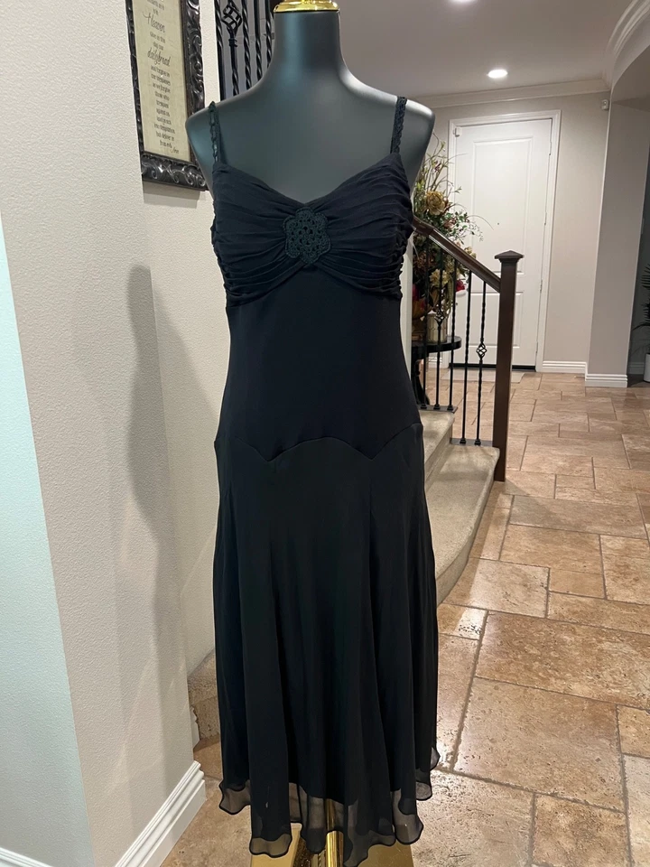 Nuevo vestido negro formal largo completo Sangría para damas - talla 14 Foto 1 de 4