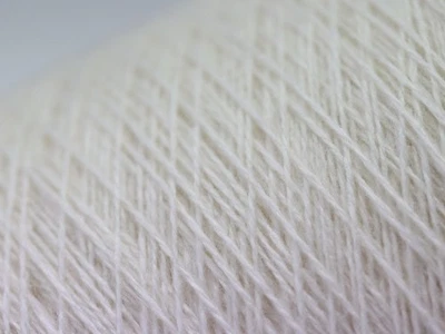 H46 (120€/kg) 100g KASCHMIR ANGORA SEIDE LAMBSWOOL CREME (28/2) Zwirn Wolle Garn - Bild 1 von 2