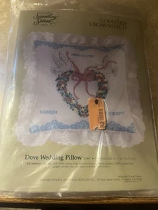 Cuscino matrimonio tortora punto croce contato qualcosa di speciale 50387 1988 NOS - Foto 1 di 2