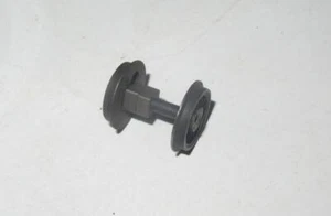 LIONEL HO POST-WAR PART 0602-22 - ORIG. END WHEEL ASSEMBLY(G) - NEW - SR76 - Picture 1 of 2