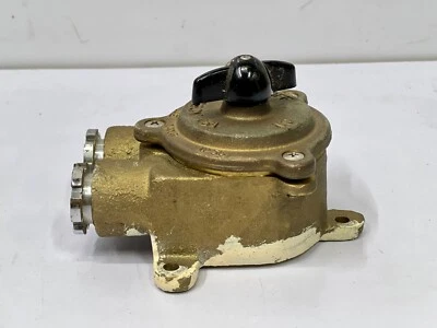 Interruptor giratorio y enchufe de latón Daeyang marítimo vintage - estilo náutico industrial Foto 1 de 4