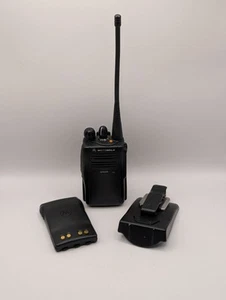 Motorola GP644 UHF Walkie-Talkie Dwukierunkowe radio z zapasową baterią i tylnymi klipsami - Zdjęcie 1 z 13
