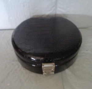 NWOT - Black - Faux Leather - Round - Travel - Mirrored - Jewelry Box / Case - Picture 1 of 3