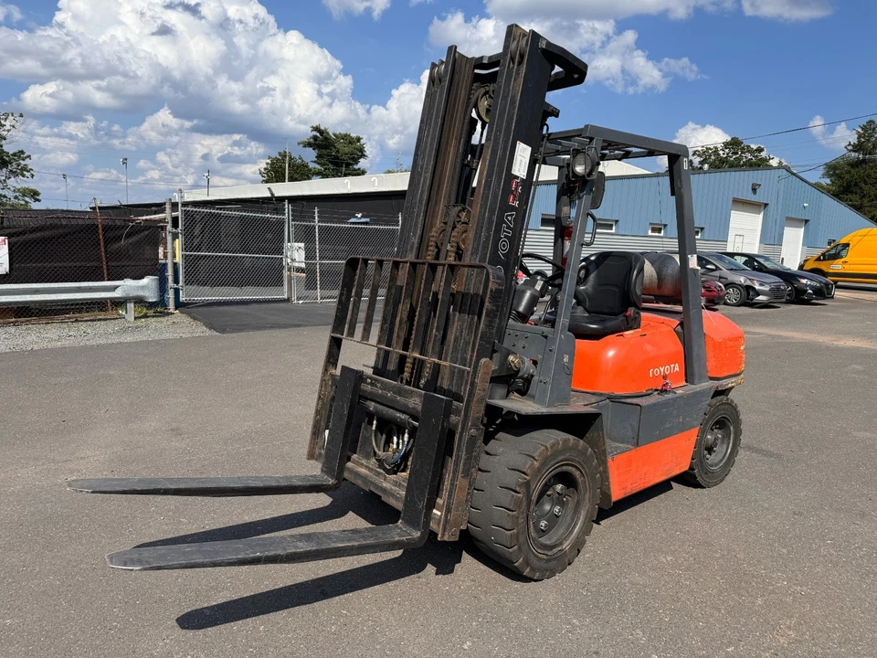 Carretilla elevadora Toyota 52-6FGU35 2018 6200 lb 13390 horas Foto 1 de 4