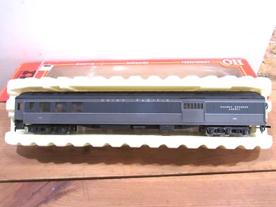 HO Scale Rivarossi Union Pacific REA Combine Passenger Car #130 Lot#3549 - Image 1 of 4