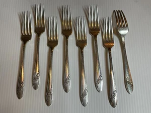 Lot x 8 Oneida Community Queen Bess II Tudor Silverplate Dinner Forks 7.5" - Picture 1 of 3