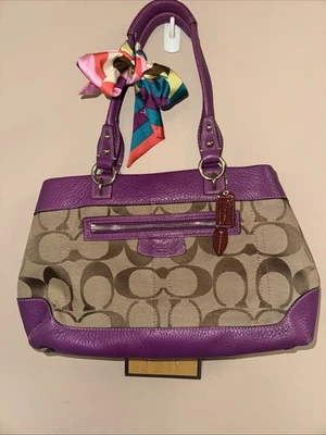 Сумка жаккардовая Coach Signature Penelope фиолетовая - Изображение 1 из 4