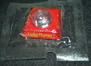 Cereal premium de 2"" x 2"" de juguete push pop-up popper LUCKY CHARMS ¡SELLADO! Plástico - Imagen 1 de 4