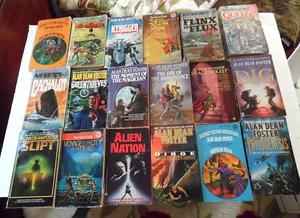 Lot of 18 Alan Dean Foster Science Fiction Paperbacks - Picture 1 of 10