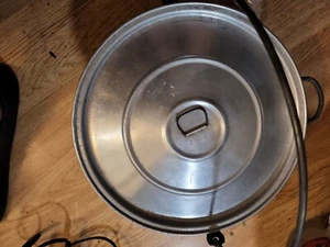Wear-Ever No.122 Aluminum Stock Pot 8 qt Metal Handle Pour Spout lid very good - Picture 1 of 7
