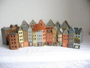 ET499* FALLER H0 Konvolut Altstadthäuser 19 Stück gebaut Basteln - Bild 1 von 12