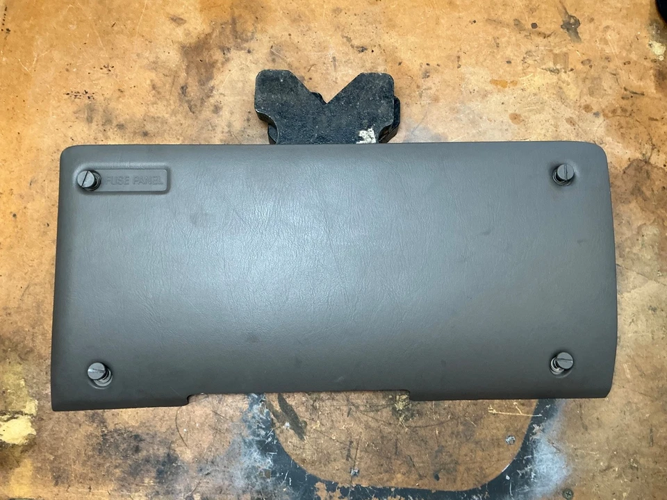 Крышка коленного валика предохранителя для нижней панели приборной панели водителя Ford F-250 F-350 от оригинального производителя - Изображение 1 из 3