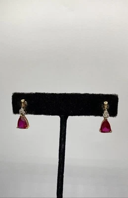 Brincos pendentes/gotas de ouro amarelo 10k com rubi e diamante 1,9 g - Imagem 1 de 4