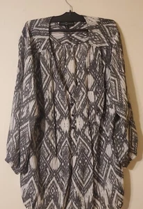 Fred David Women’s Plus Size Blouse 2X Gray 3/4 Sleeve Geometric High Low Button - Picture 1 of 4