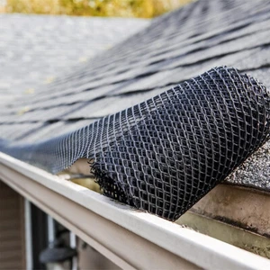 8m Roll Gutter Net Protection Mesh Guard with 10 Fixing Clips Leaf Mesh Cover UK - Picture 1 of 8