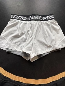 Damen Nike Pro Dry Fit Gr. Medium weiße Shorts mit grauen Untershorts - Bild 1 von 6