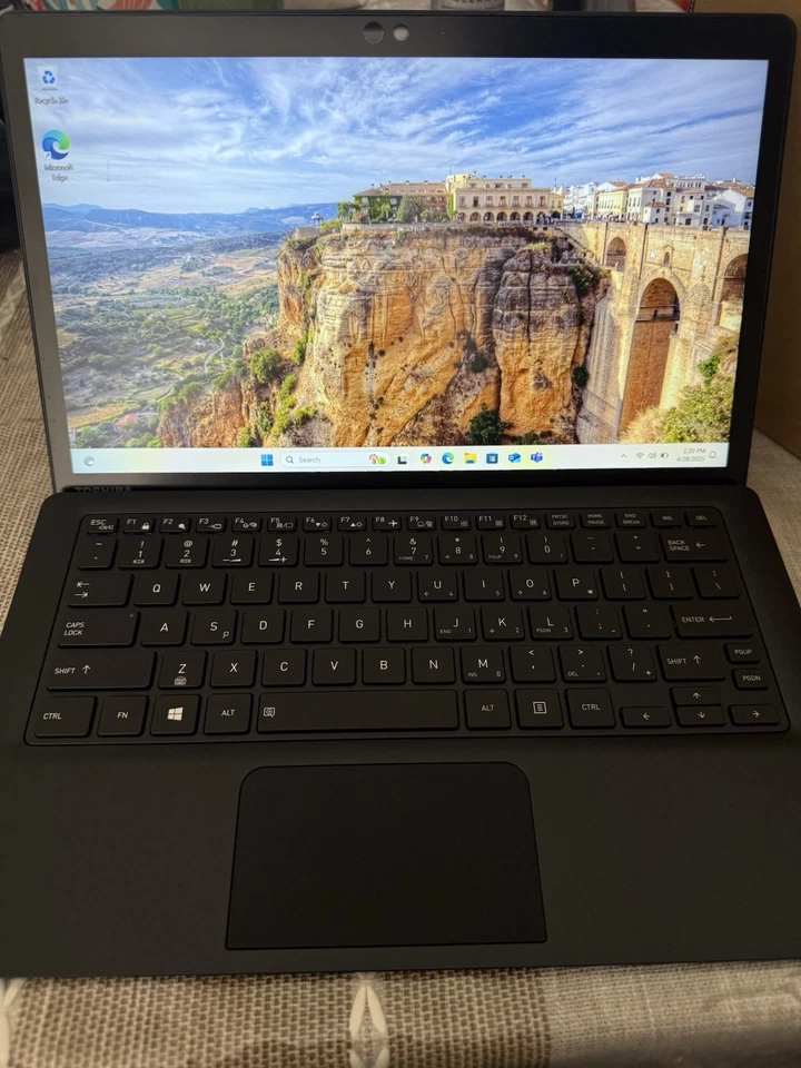 Toshiba Portege X30T-E i5-8350U 16GB DDR3 128GB SSD, TECLADO Azul Oscuro -Bueno Foto 1 de 4