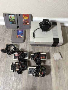 Nintendo Entertainment System 4 Controllers Cords 3 Games NES - Picture 1 of 5