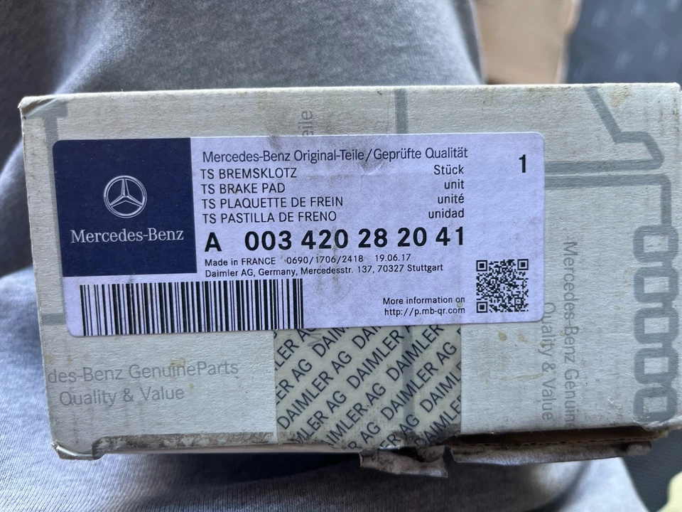 OEM MERCEDES-BENZ W203 2007 c230 REAR WHEEL BRAKE PAD SET A003420282041 GENUINE - Image 1 of 1